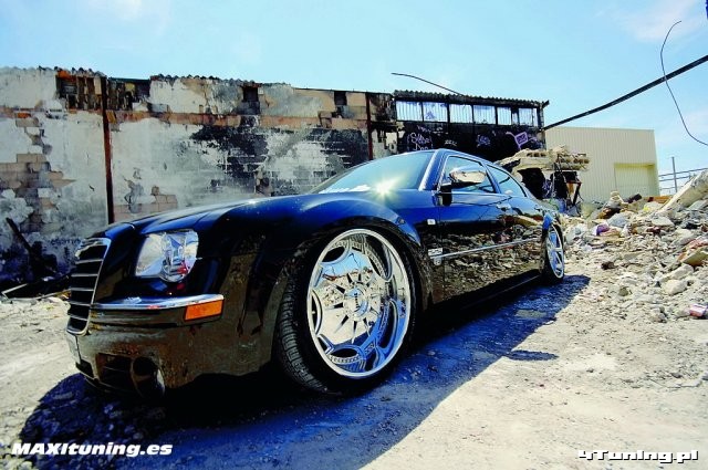 From 4Tuningpl 22 cale DUBStyle'u Chrysler 300C 2524